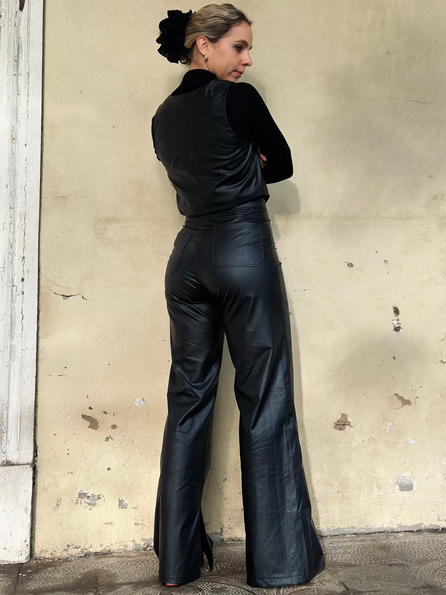 Pantalón ecocuero recto