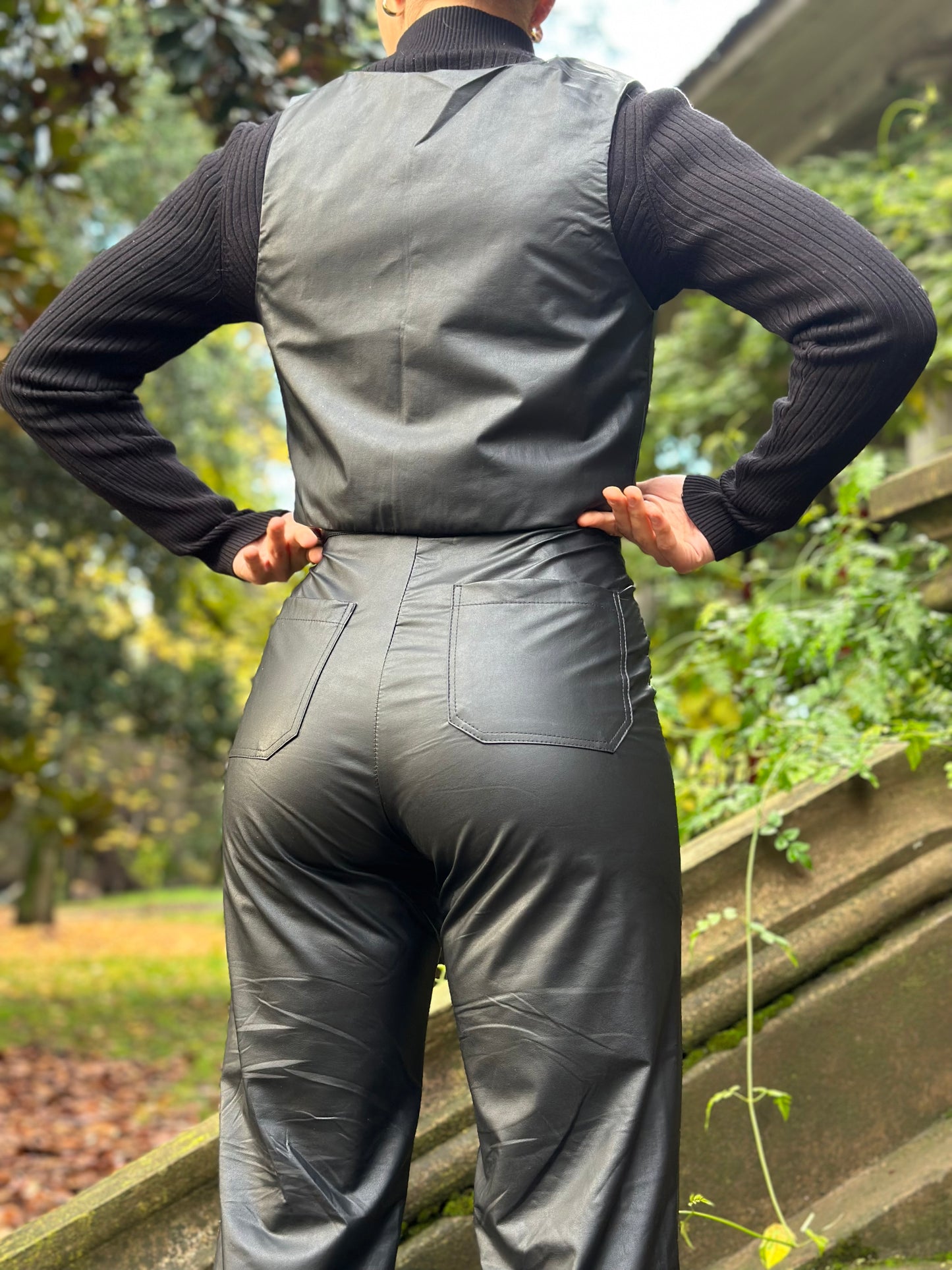 Pantalón ecocuero recto